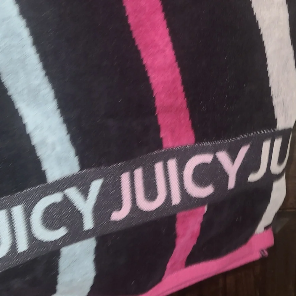 Juicy Couture Pink and Black Beach Towel - 40x72